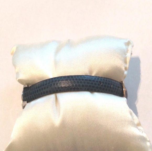 Lovely Ladies Coach Watch 0277 in pre owned and in RUNNING condition. - Picture 3 of 4